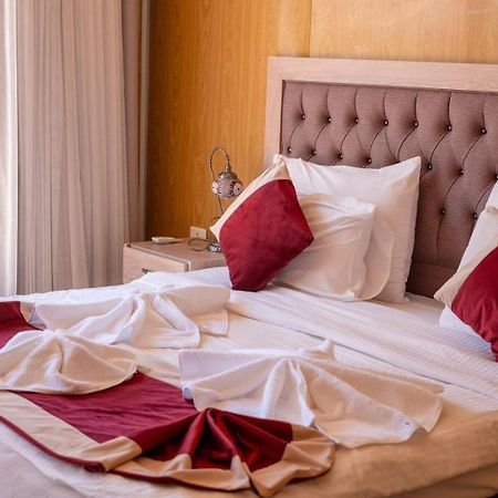 Al Sultana Luxury Camp Villa Wadi Rum Bagian luar foto