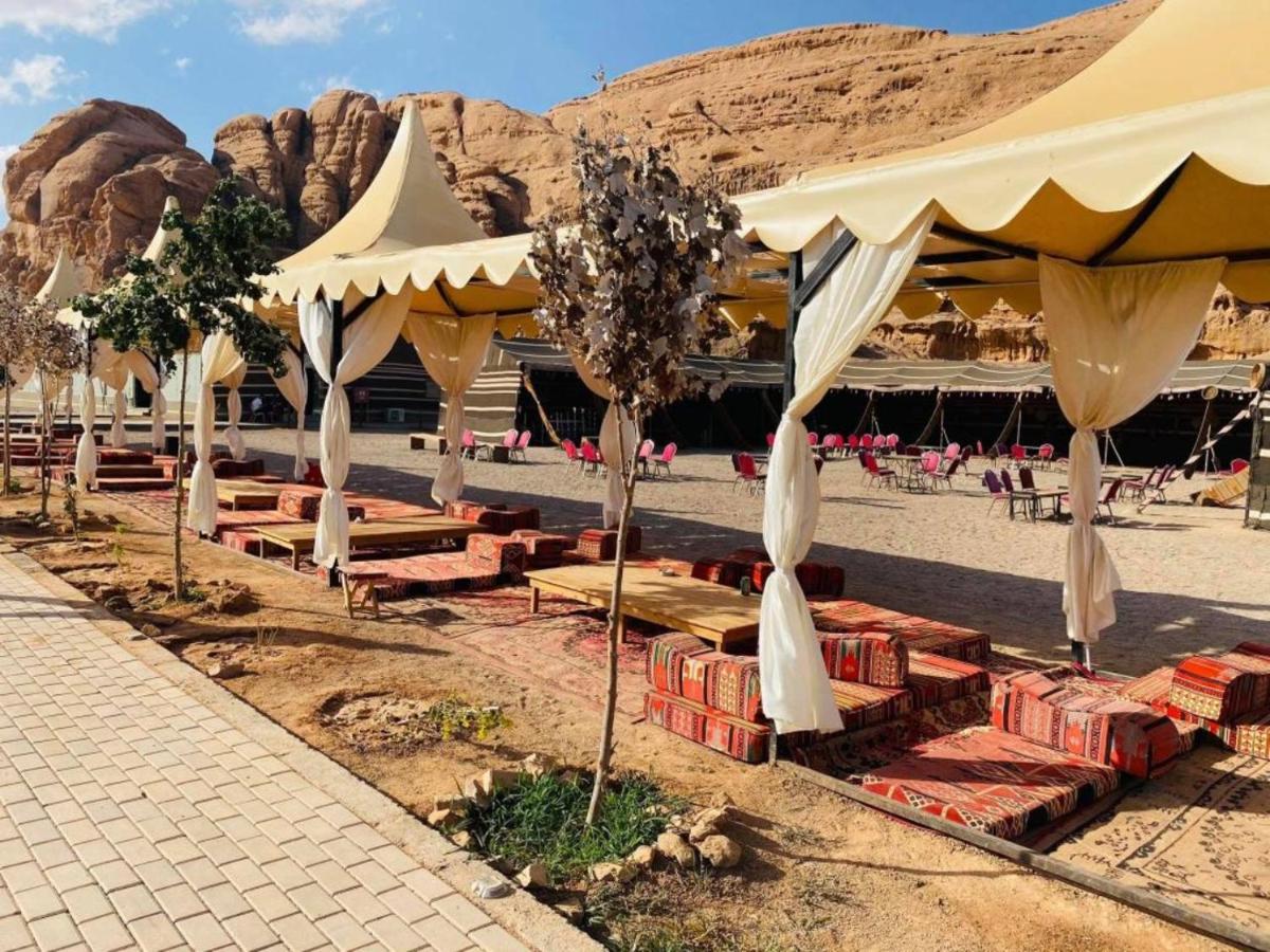 Al Sultana Luxury Camp Villa Wadi Rum Bagian luar foto