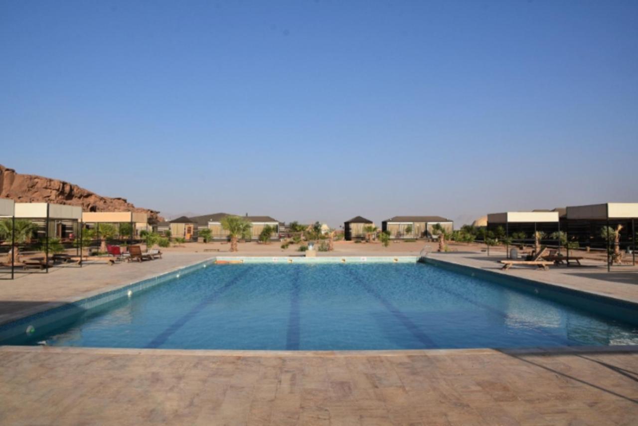 Al Sultana Luxury Camp Villa Wadi Rum Bagian luar foto