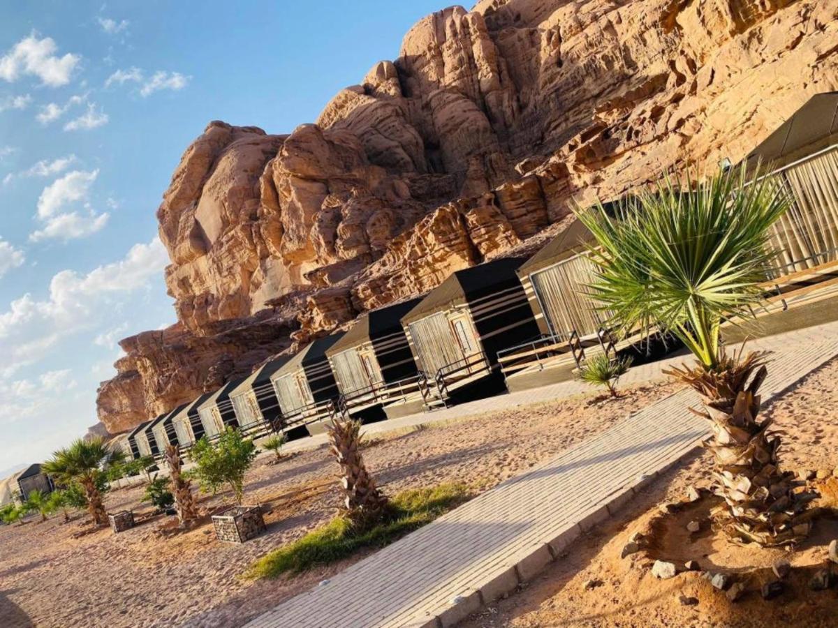 Al Sultana Luxury Camp Villa Wadi Rum Bagian luar foto