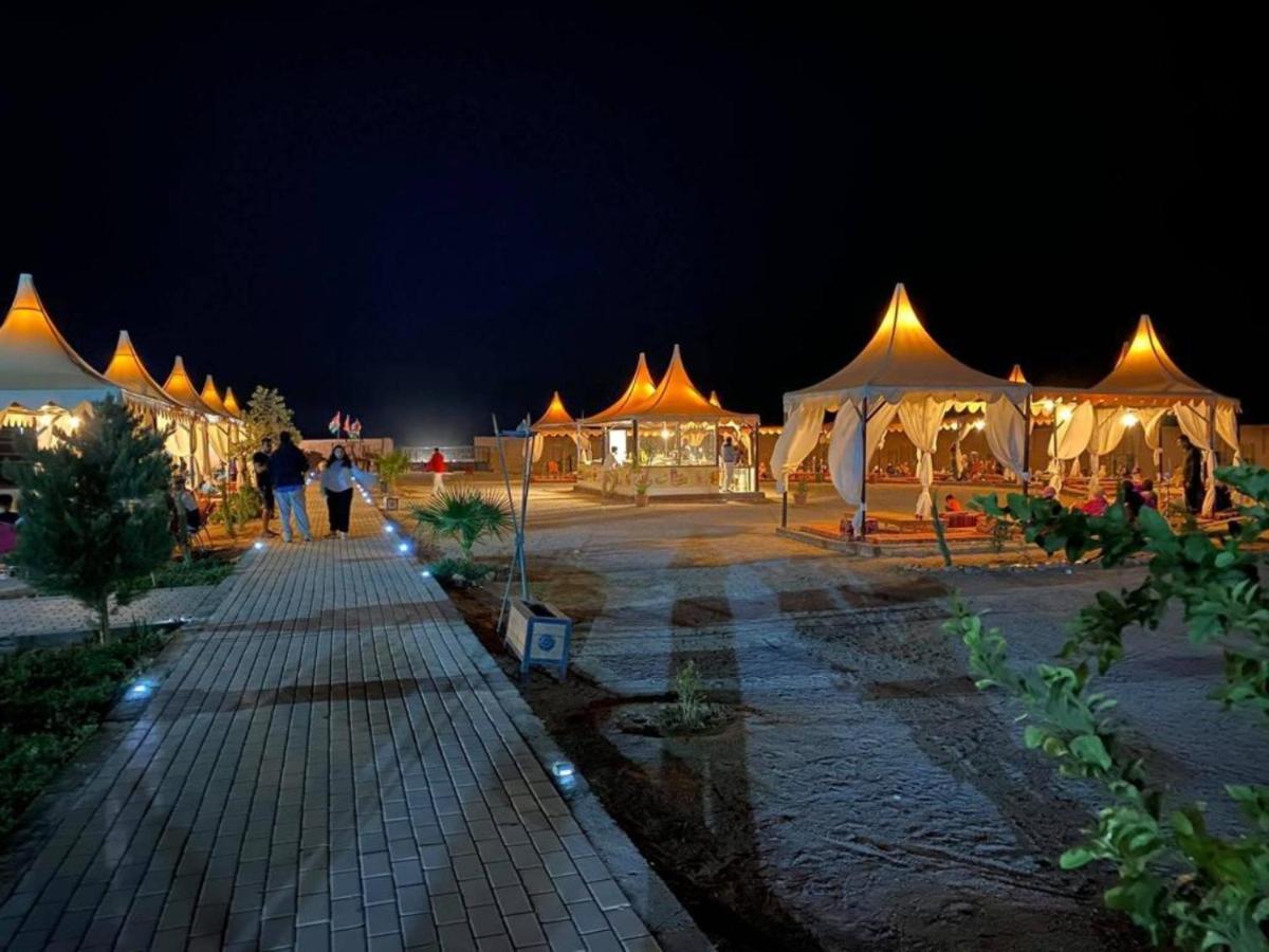 Al Sultana Luxury Camp Villa Wadi Rum Bagian luar foto