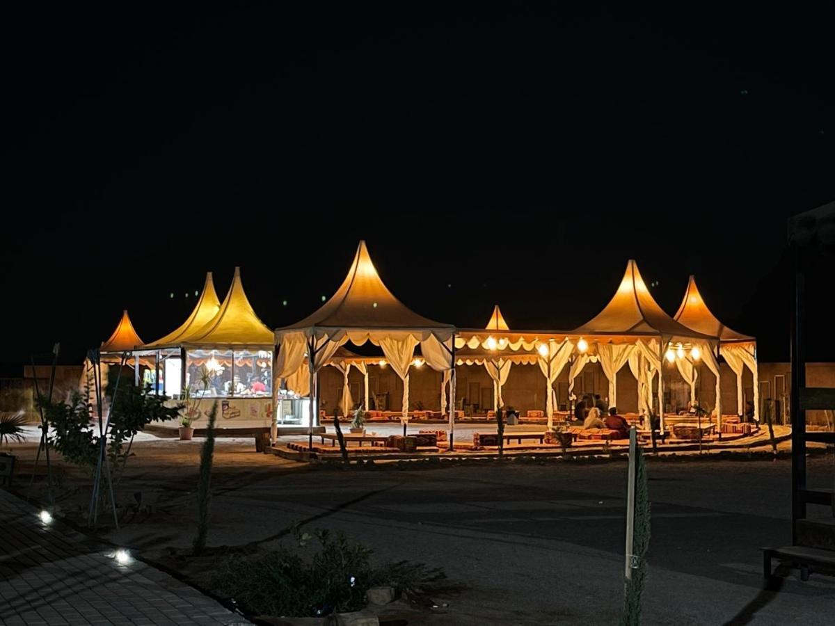 Al Sultana Luxury Camp Villa Wadi Rum Bagian luar foto