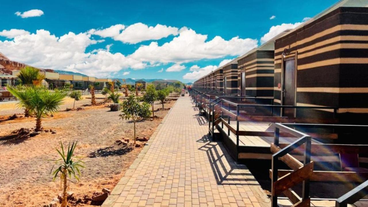 Al Sultana Luxury Camp Villa Wadi Rum Bagian luar foto