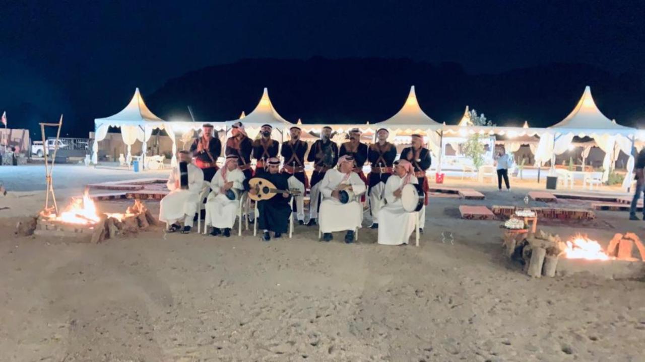 Al Sultana Luxury Camp Villa Wadi Rum Bagian luar foto