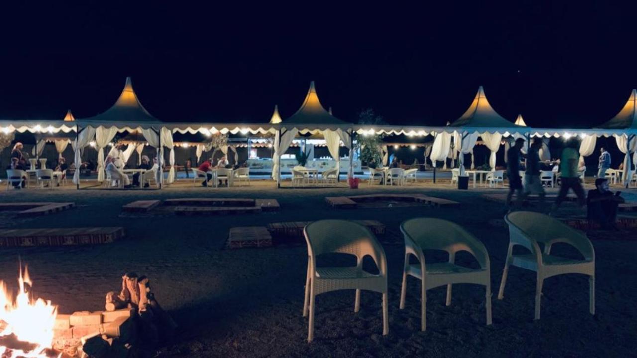 Al Sultana Luxury Camp Villa Wadi Rum Bagian luar foto