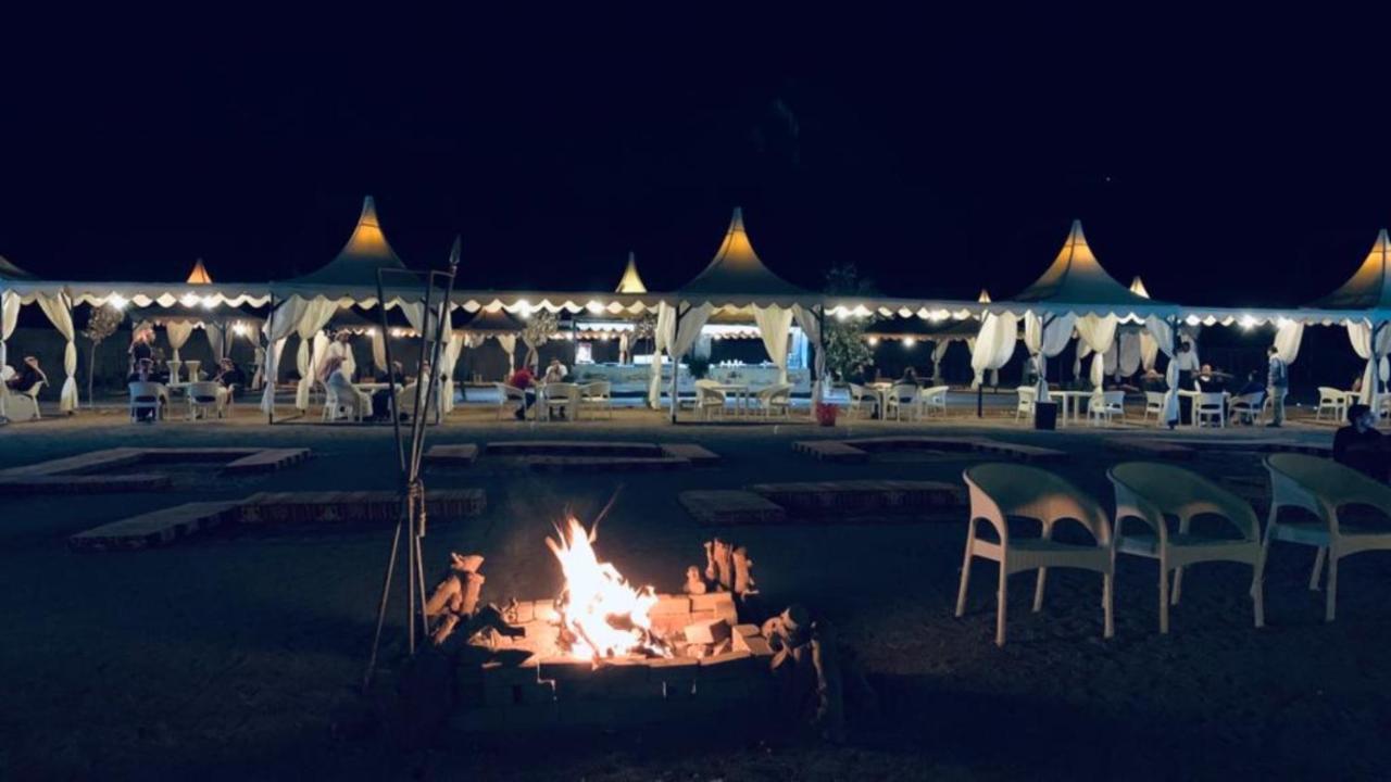 Al Sultana Luxury Camp Villa Wadi Rum Bagian luar foto