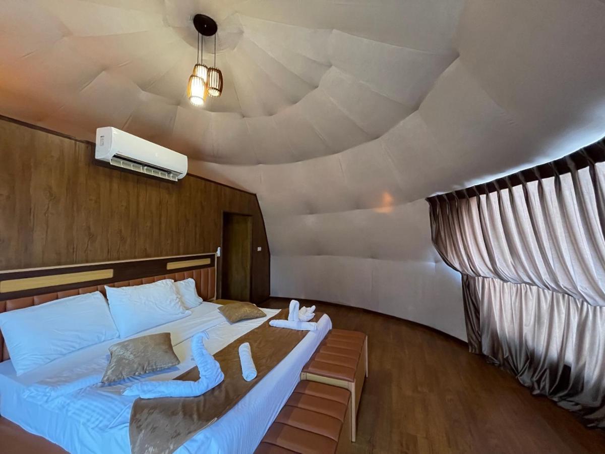 Al Sultana Luxury Camp Villa Wadi Rum Bagian luar foto