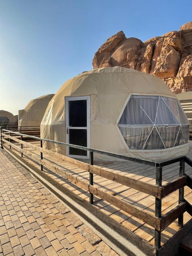 Al Sultana Luxury Camp Villa Wadi Rum Bagian luar foto