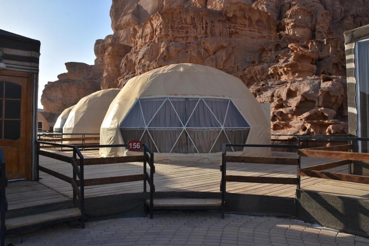 Al Sultana Luxury Camp Villa Wadi Rum Bagian luar foto