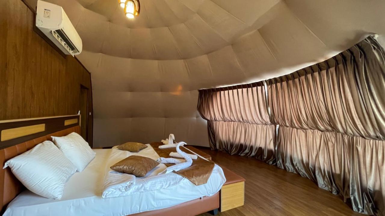 Al Sultana Luxury Camp Villa Wadi Rum Bagian luar foto