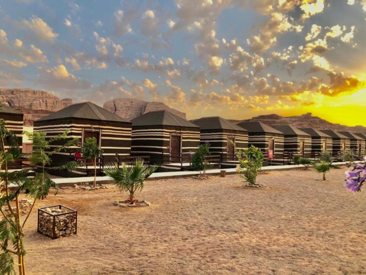 Al Sultana Luxury Camp Villa Wadi Rum Bagian luar foto