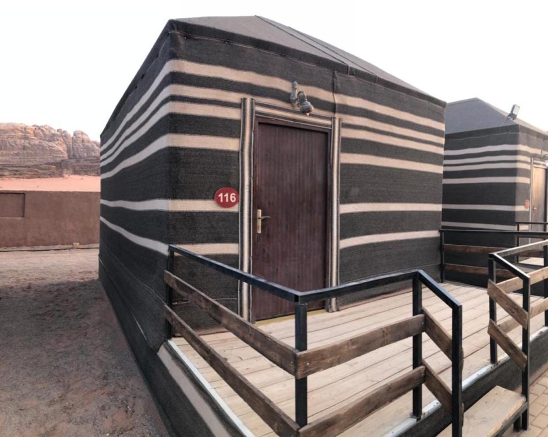 Al Sultana Luxury Camp Villa Wadi Rum Bagian luar foto
