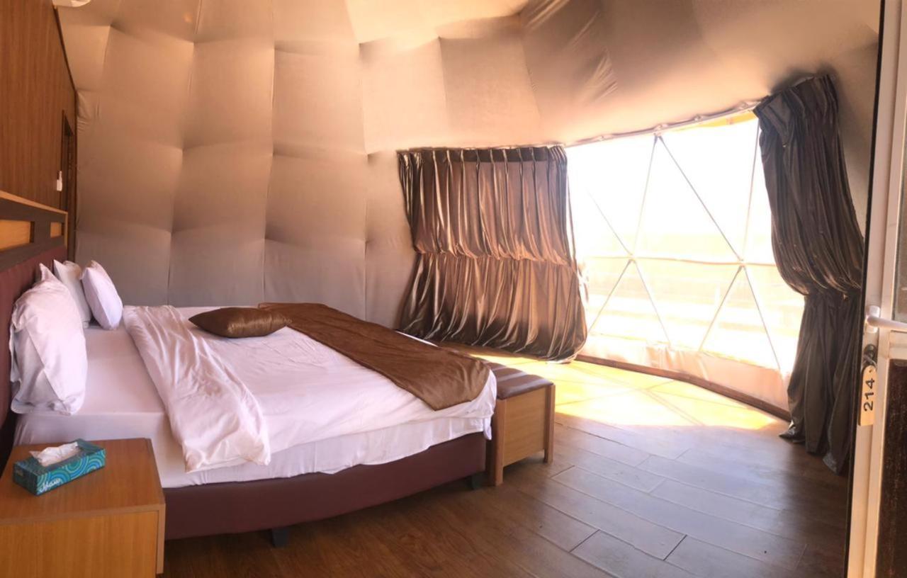 Al Sultana Luxury Camp Villa Wadi Rum Bagian luar foto