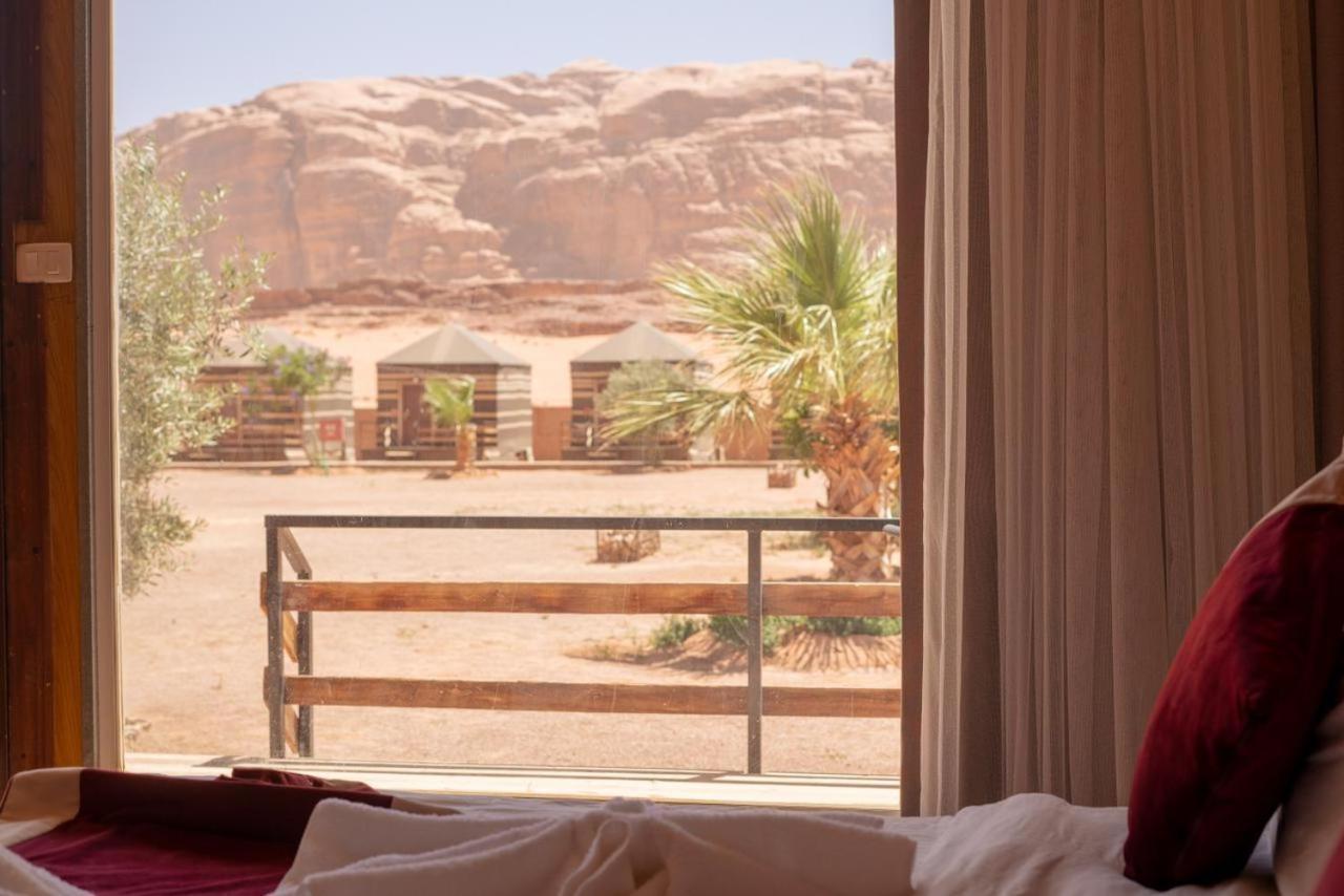 Al Sultana Luxury Camp Villa Wadi Rum Bagian luar foto