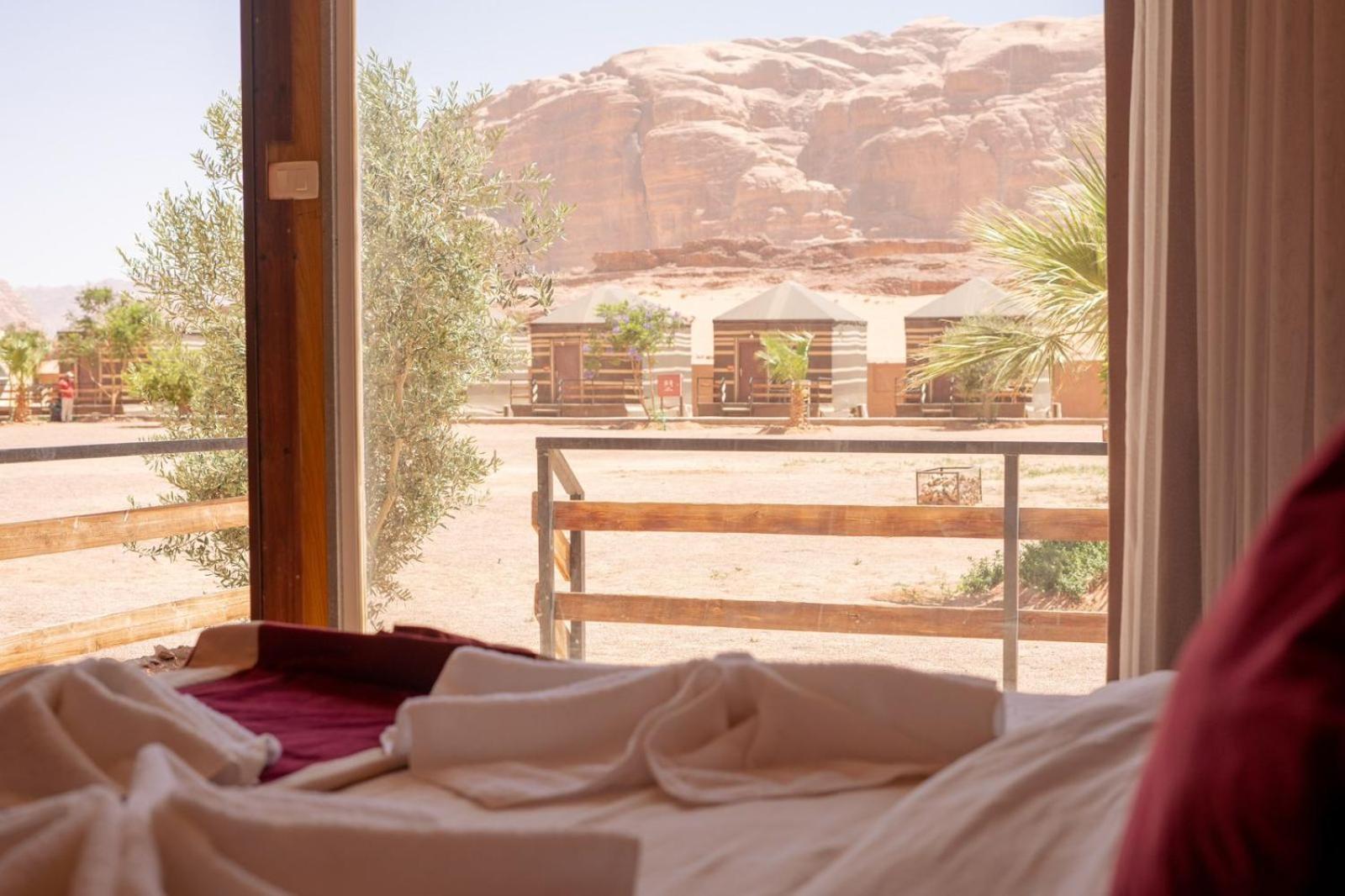 Al Sultana Luxury Camp Villa Wadi Rum Bagian luar foto